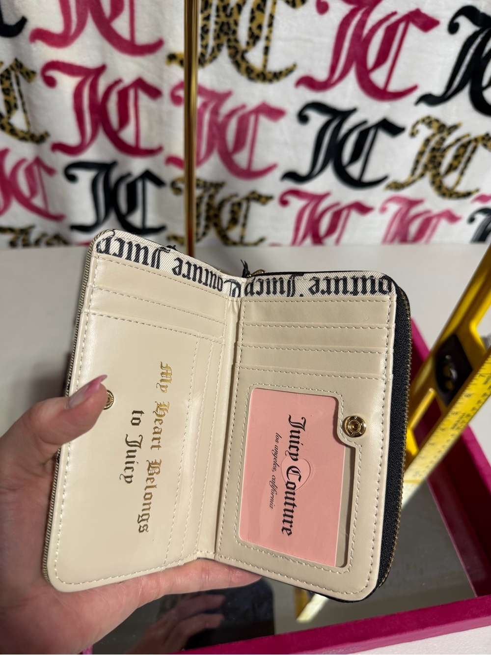 Juicy Couture quilted Canvas Shoulder Bag in Beige and Black - Picture 6 of 9